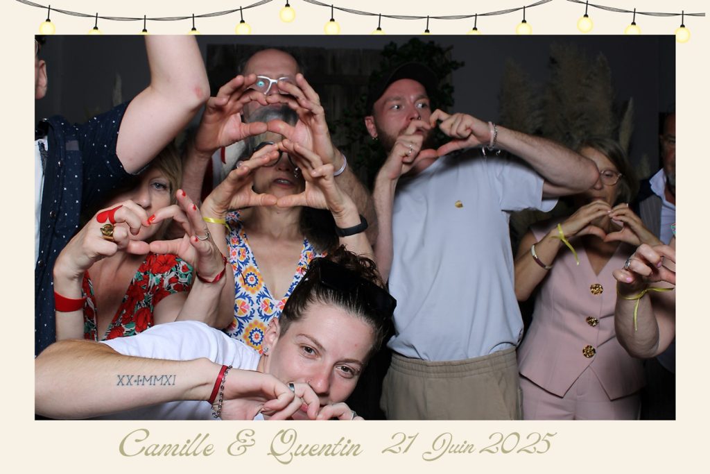 l'animation photobooth rencontre un grand succès auprès des invités