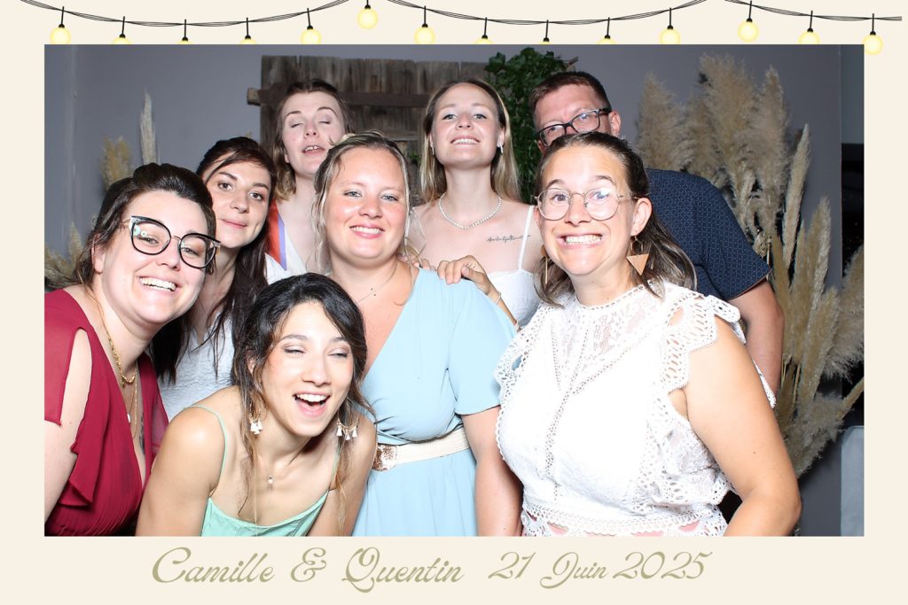la team mariées immortalise le mariage avec le photobooth
